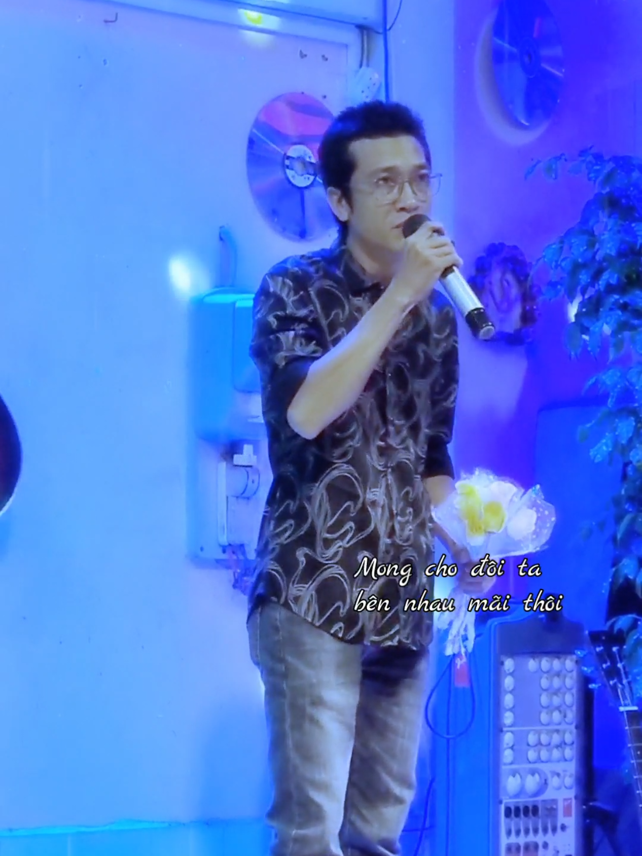 #ĐêmLaoXaoRumba #VõThiênLộcCover #nhạc8x9x #NhạcTâmTrạng #stTườngVăn Đêm đông lao xao Đêm đông nhớ ai Đêm đông cô đơn vắng ai Cơn mưa lao xao Cơn mưa nhớ ai Ôi hạt mưa rơi khóc thầm