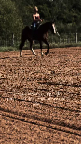 Clap for others until it’s your turn 🙌🏻 #rodeo #barrelracing #training #shezadandysandy 