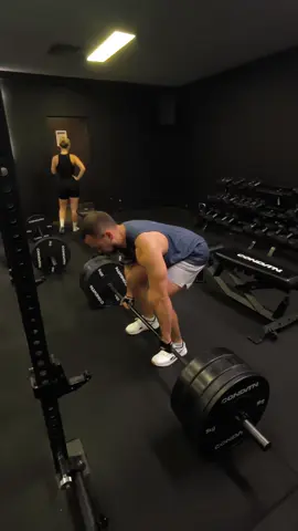 🏋️💪 #deadlift #gym #reeboknanox5 