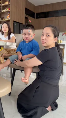 Nhà bà nội nghèo nên em Phin phải đi mần #leduongbaolam #kuphindepzai #quynhquynh #fyp #xuhuong #viral 