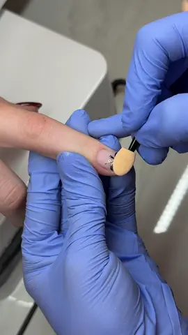 Give me all the isolated chrome nailsssss😍 _ #nailtutorial #isolatedchrometutorial #goldchromenailart #pumpkinnailart #fallnailinspo 