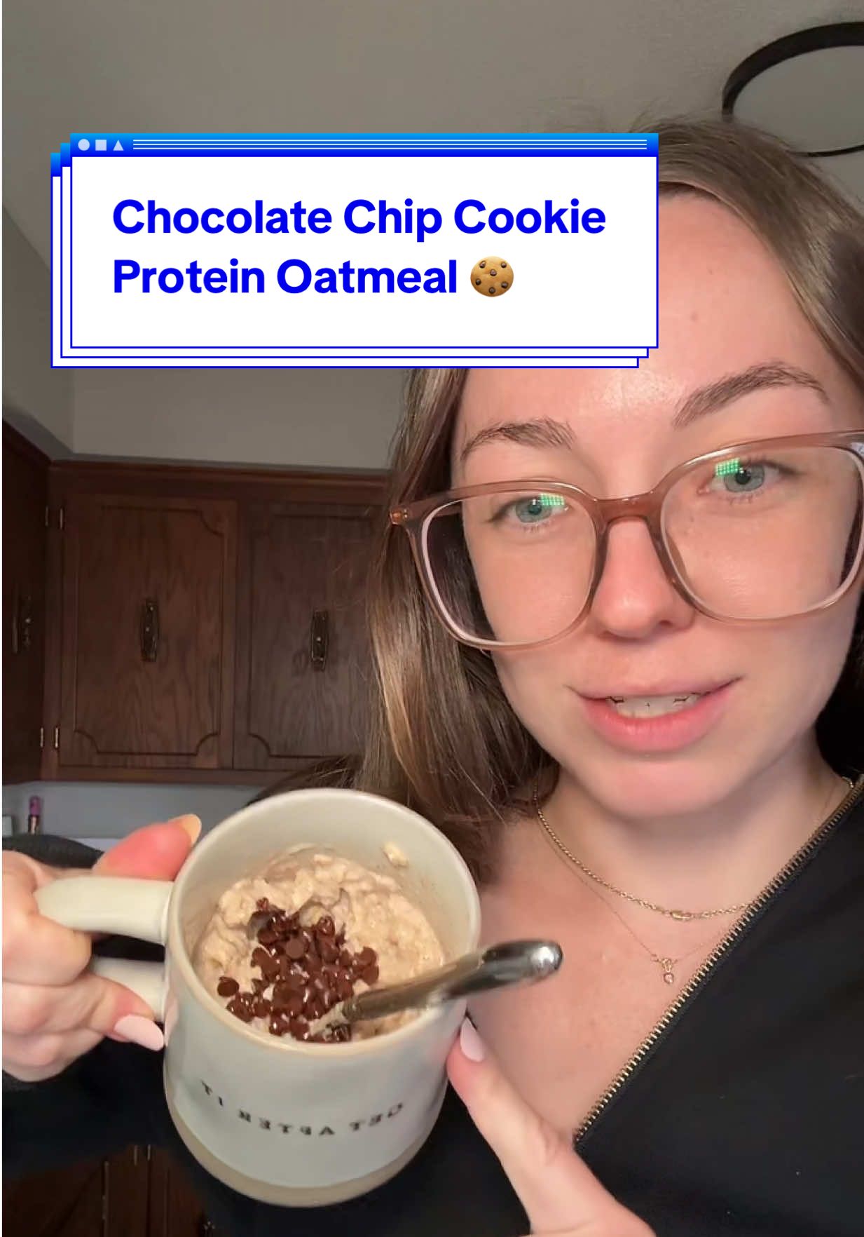 Chocolate Chip Cookie Protein Oatmeal with 32g of protein! So yummy and keeps you full for a long time :) and great for sweet cravings! 🫶🍪 Ingredients: ½ cup old-fashioned oats ¾ scoop 1Up Vanilla  protein powder ¾ cup Fairlife 2% milk 2 tbsp sugar-free maple syrup ¼ tsp cinnamon Dash of salt 1 tsp vanilla extract 1 tbsp mini chocolate chips