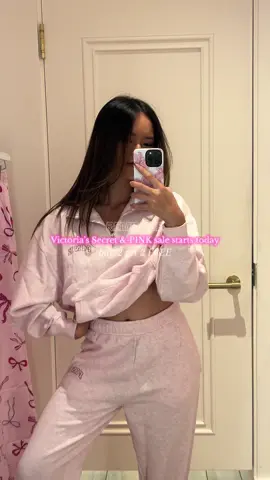also new holiday items in-store now too!😍 @Victoria’s Secret @VSPINK #victoriassecret #victoriassecrethaul #vspink #PINK #victoriassecretsale 