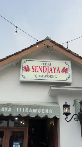 Tempat nongkrong favorit akuu😍 @kedaisendjaya @naureenbeautyskin #cafeaesthetic #fypp #tanjungsianghits 