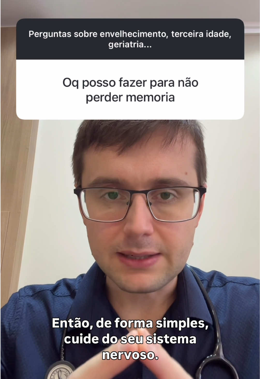🧠💪 Quer manter a memória afiada mesmo com o passar dos anos? Não existe milagre — mas existe cuidado! Manter o cérebro saudável depende do corpo todo: 🏃‍♂️ faça atividade física ❤️ controle pressão, colesterol e diabetes 😴 durma bem 🧩 mantenha a mente ativa E atenção! ⚠️ Alguns remédios com efeito anticolinérgico (usados pra alergia, ansiedade, insônia ou bexiga) podem aumentar o risco de Alzheimer. Sempre converse com seu médico sobre o que você usa! Dr Gustavo Schelle Médico Geriatra - RQE 26448 📞Agendamentos: 46 99987-1002 #SaúdeCerebral #Memória #PrevençãoDoAlzheimer #Geriatria #CérebroAtivo