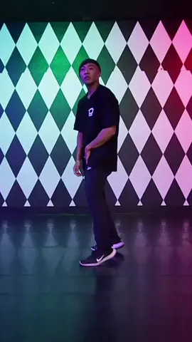 i’ll freak you right i will 💯 @Usher Raymond #dancer 