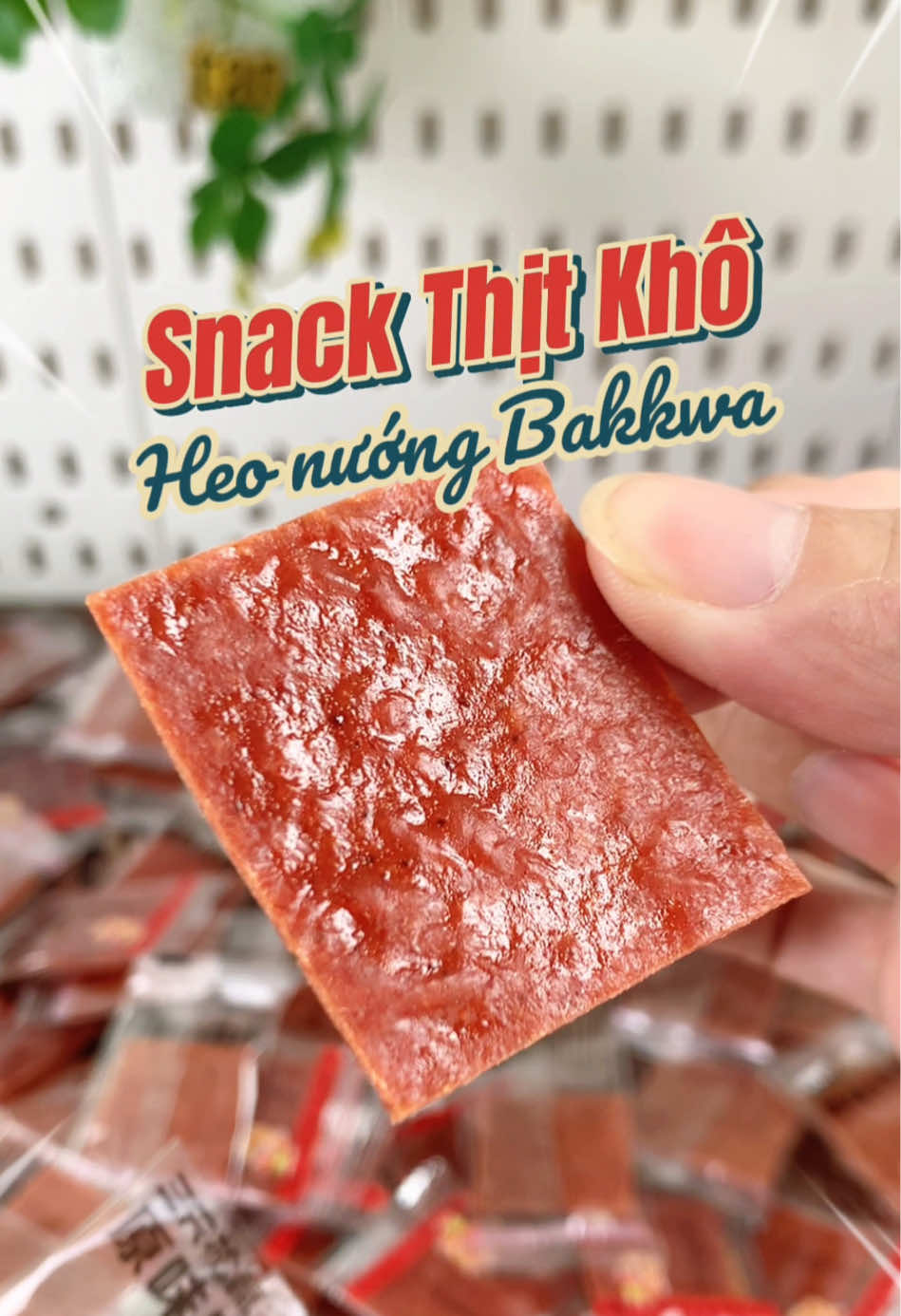 Heo nướng bakkwa giờ đã có mix vị gà nướng và heo nướng ăn thơm ngon dẻo mềm. Uống thêm với vài ly 🍻🍺 chuẩn bài luôn á 🤣🤣🤣 #saleluongve #heonuongbakkwa #thitheonuong #thitheonuongbakkwa #threesquirrels 