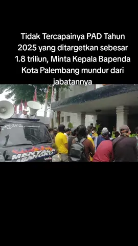 Palembang.atianews.com - Massa gabungan dari Lembaga Swadaya Masyarakat (LSM) Peduli Palembang terdiri dari SIRA, PST dan SCW gelar aksi demo di Depan Kantor Badan Pendapatan Daerah (Bapenda) Kota Palembang Provinsi Sumatera Selatan, Kamis (23/10/2025). Aksi tersebut digelar terkait Pendapatan Asli Daerah (PAD) Kota Palembang jauh dari target yang diharapkan yaitu sebesar Rp 1.8 Triliun  Dalam aksi  tersebut petinggi dari LSM yang tergabung hadir diantaranta yaitu Direktur Eksekutif SIRA, Rahmat Sandi Iqbal SH didampingi sekretarisnya, Rahmat Hidayat, SE, Ketua PST, Dian HS dan Direktur Eksekutif SCW, M Sanusi SH MH. Hal ini disampaikan oleh Direktur Eksekutif SIRA, Rahmat Sandi Iqbal  yang mengatakan bahwa sampai hari ini per Oktober 2025, PAD Kota Palembang baru menyentuh angka Rp 1.171.698.782.892 atau 65,09 persen dari yang ditargetkan. 