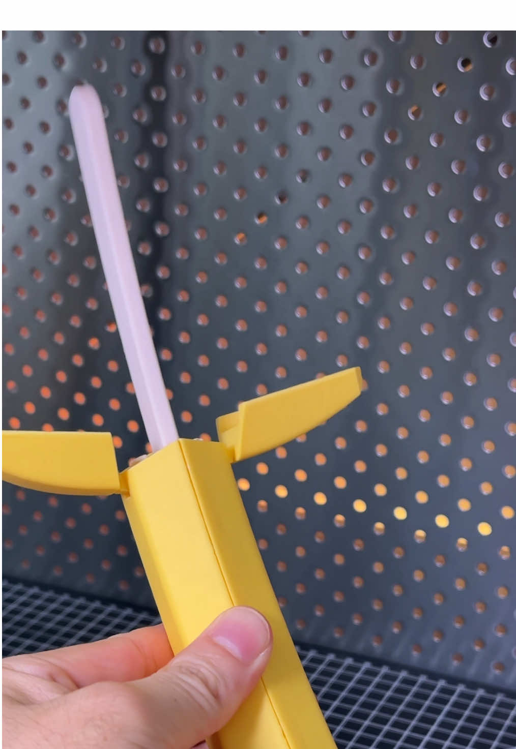 3D Printed Mechanical Rotating OTF “Banana Knife” 🍌  #3dprinting #bananaknife #otf #mechanicaldesign #fansee3d 