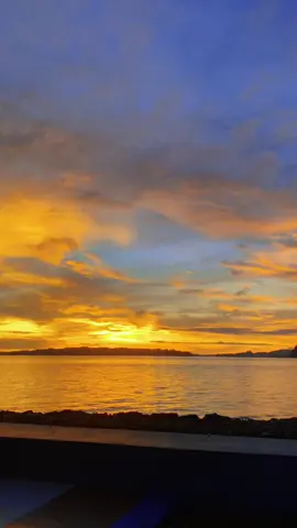 Labuha 🌄 #sunsetbeach #malukuutarapride🏝🔥fypシviral #bacan #beach #sunset 