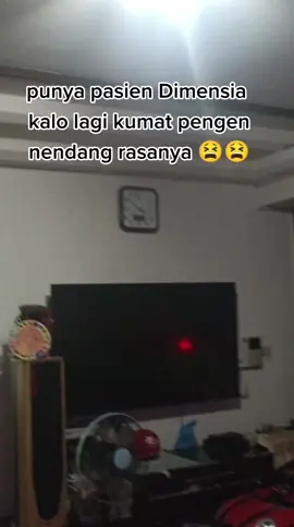 udh pernah jaga pasien dimensia + sehat bisa jalan blm dek.. jangan ya dek, Hen Luosoooo 😫 #tekawe_Taiwan 🇹🇼 #indonesia🇮🇩 