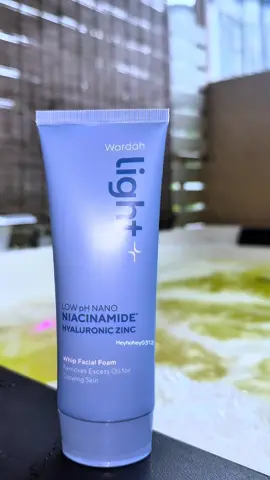 Wardah light whip facial foam  ✅low ph ✅Gentle to skin ✅Hydrate #wardah #wardahmy #wardahcleanser #fyp #wardahfoamingclenser 