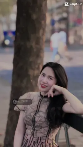 Mỗi khi em nhìn lại chẳng thấy anh đâu 
