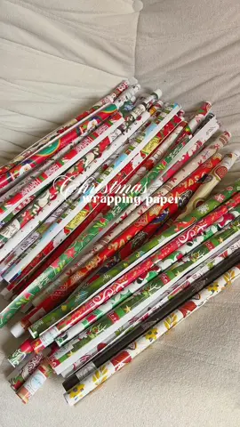 sobrang mura lang ng christmas wrapper na to tapos affordable pa! ang gaganda ng prints 🤩 #christmaswrapper #christmasgift 