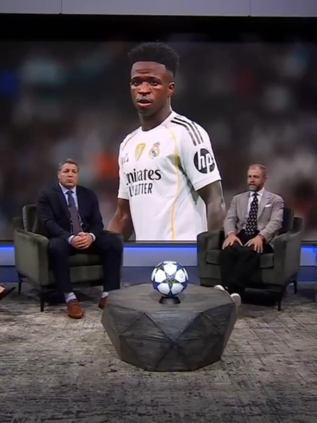 XABI ALONSO E MÍDIA INGLESA SE RENDEM A VINI JR APÓS GRANDE ATUAÇÃO NO BERNABÉU!