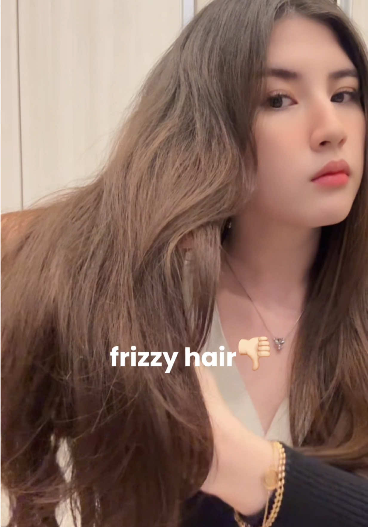 liatt rambut gw!! liatt!!😭😭 hair serum ini bagus bgtt JUJUR! mana wangi bgt lagi, dah lah, kalian coba aja sendiri🫠🫠