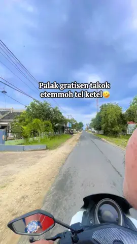 Etemmoh telgetel mon gratisen🤣#viralmadura #madura #maduralucu #madurakocak #fyp 
