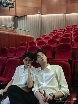 A new photo of our home couple. Clean and handsome with a white shirt. This is not an AI photo. They were taken by a staff member. These scenes are probably images of scenes that were cut. Photos from the scene where the two of them go to investigate Dr. Shuai X, a university professor, at the university.😍🤍 #tianziyu #tianxuningziyu #revengedlove #Tianxuning #ziyu 