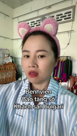 Hèn gì ăn xuc xich mà có răng nhe. Ghê nhe