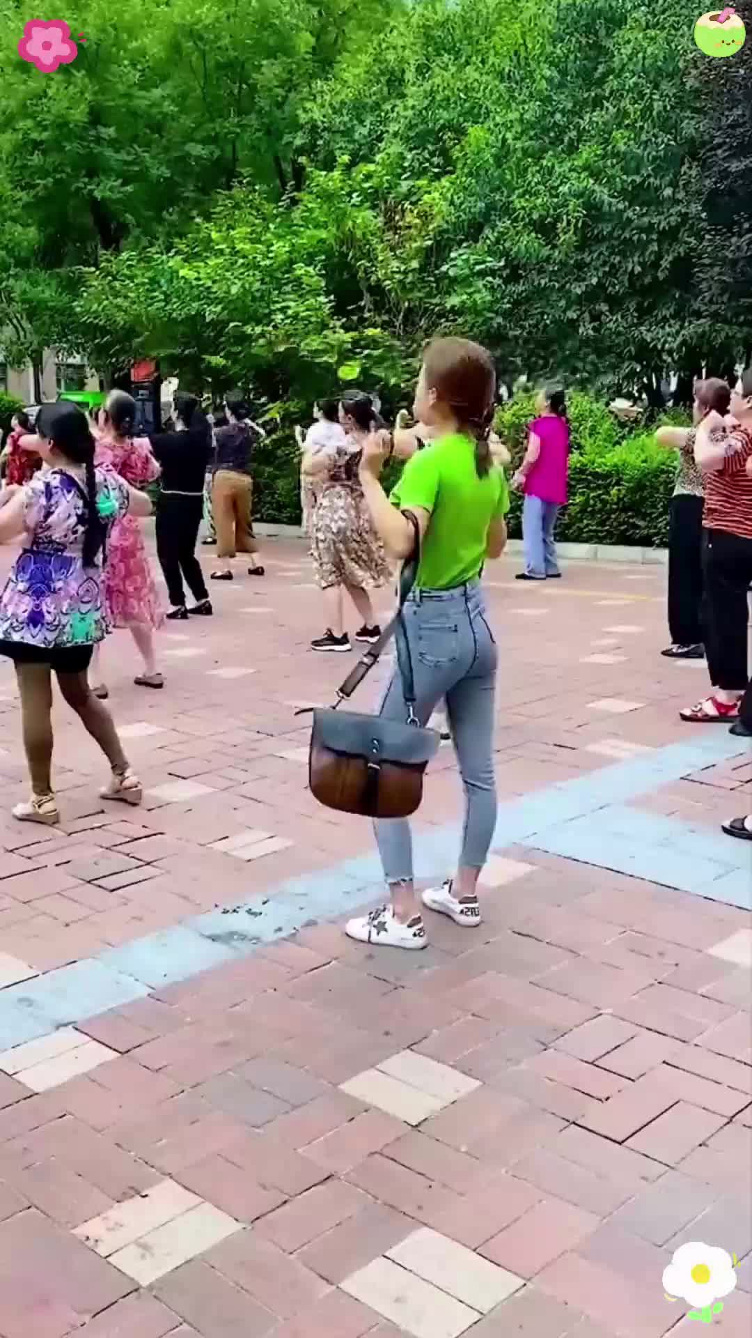 Các hoạt động ngoài trời không thể thiếu
046 