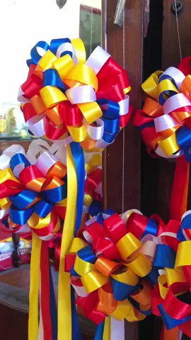 Sản phẩm cầu Ngũ sắc, với ý nghĩa tròn đầy, viên mãn, với 5 màu mang ý ngĩa truyền thống Phật giáo, thể hiện sự trường tồn và vĩnh cửu. Shop em xin nhận đơn nhé, ai đặt ib shop nhé 💓