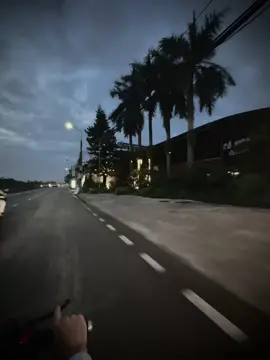 如果生活充满了困境，我愿意成为那波涛，紧紧拥抱你所有的忧伤。 Nếu cuộc đời là những bế tắc, anh nguyện làm cơn sóng ôm trọn hết những nỗi buồn bên em. #quydat #xhuong #tamtrang #viral 