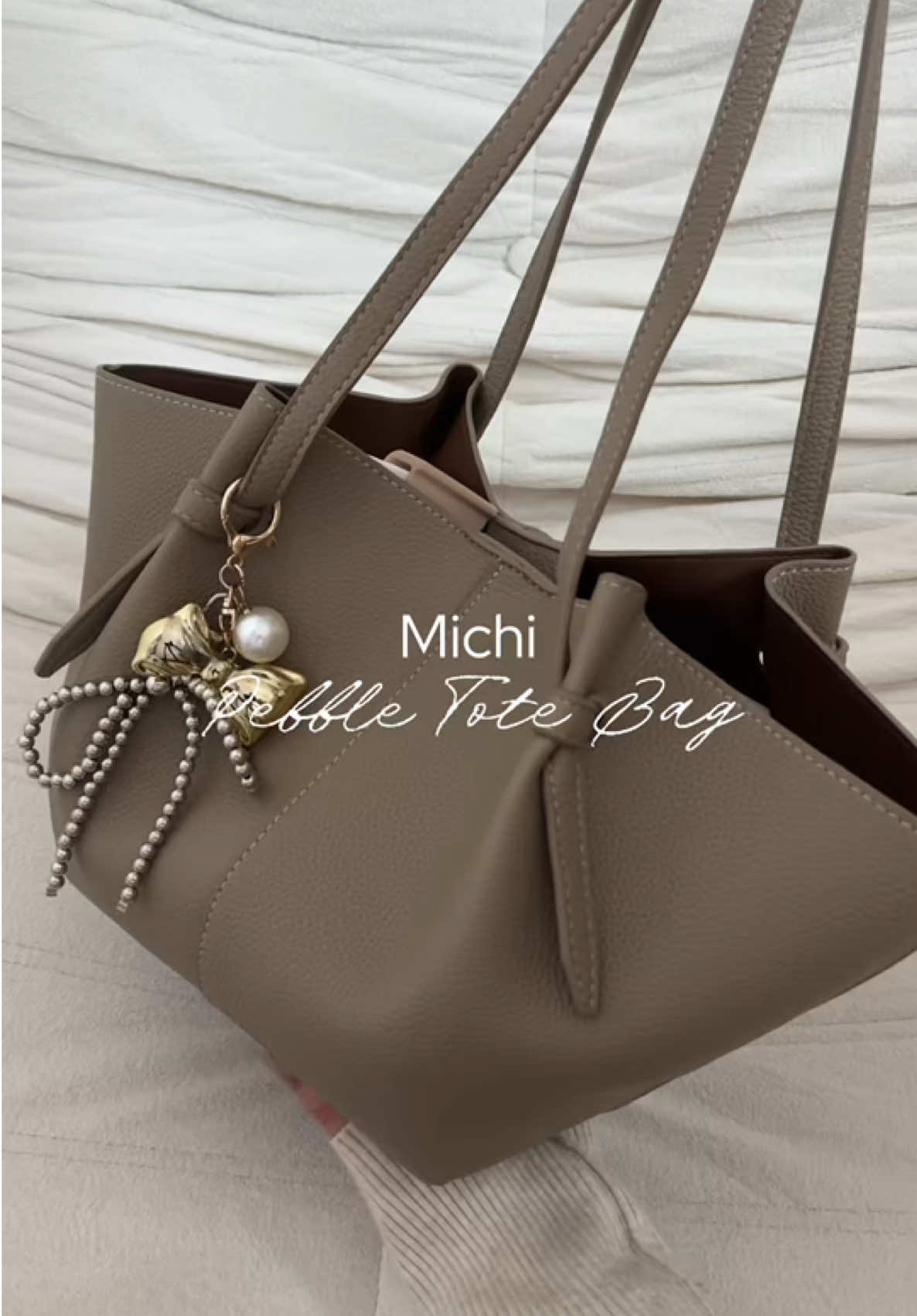My fav tote bag in taupe color 😍✨ #pebblebag #totebag #shoulderbag #womensbag #michibag 