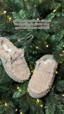 #heydudes #heydudeslippers #mensslippers #giftsformen #christmasgiftsformen 