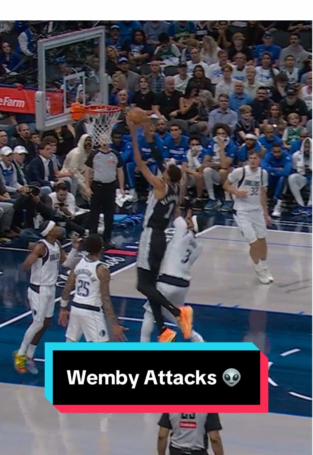 Wemby back at the rim 💪 #NBA #basketball #Wemby #VictorWembanyama #Spurs 