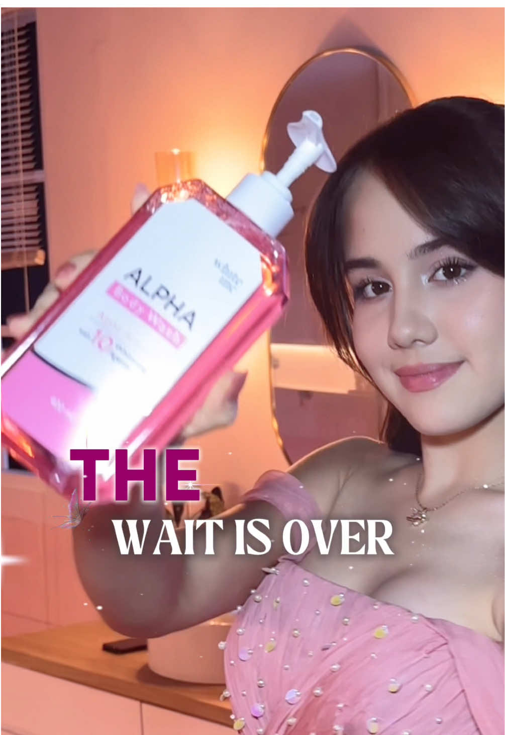 Nicole’s Pick💗  Alpha Body Wash is finally here! Mulai hari ini kamu bisa order dan rasain sendiri sentuhan magic-nya🪄 So let the magic begin, Your glow moment start today💫 JOIN KE LIVE KITA SEKARANG! #Whiteinc #ABubbleOfMagic #Bodywash 