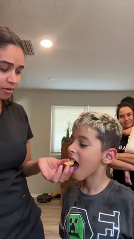 Dilan con su alergia y casi no se escucha lo que yo hablo 😅😅 ##mani##cubanos##family##fypシ##paratii