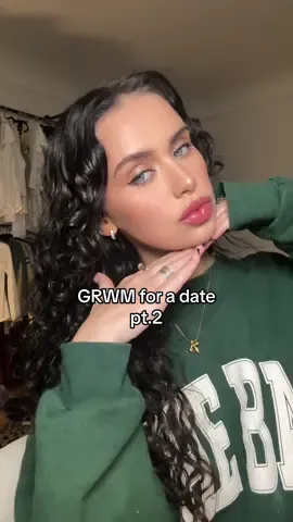 🙄 GRWM for a date pt.2 … products used: -@tarte cosmetics juicy brow (dark brown) & setting spray  -@maccosmetics lip glazer (velvet teddy) & lipstick (cafe mocha)  -@KIKO Milano USA gloss (4) -@urban decay multi-tasking palette  -@Armani beauty eye tint (blush) -@elfcosmetics H2O proof liquid liner @loréal paris usa telescopic extensions 