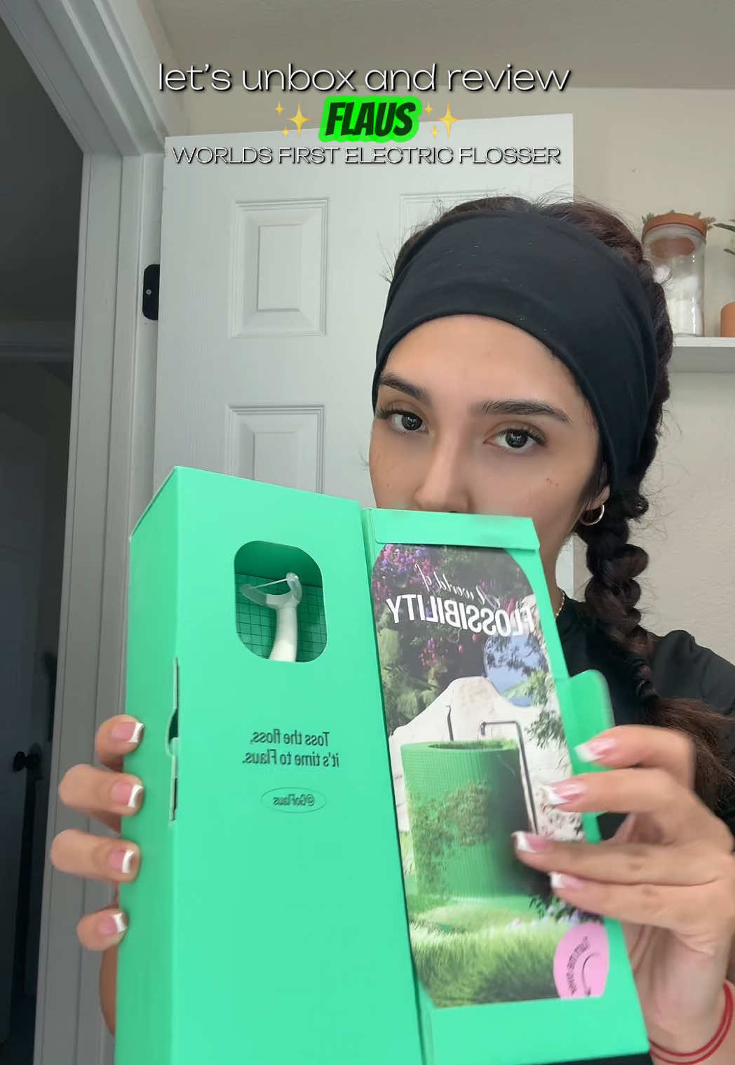 Let’s try the world’s first electric flosser together 🤩 PR unboxing from @Flaus⚡️Electric Flosser 💚  Honestly, I’m so impressed! 🦷BIG thank you for sending me this game changing new flossing method, will be highly recommending this product! 🤏🏽 #flossing #flaus #floss #rdh #dentalhealth 