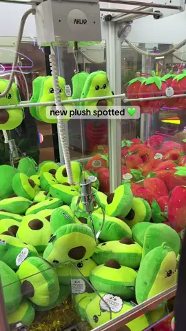 cutieee avocado 🥑 @AZD #timezone #timezonephilippines #clawmachine #hugsees #plushies 
