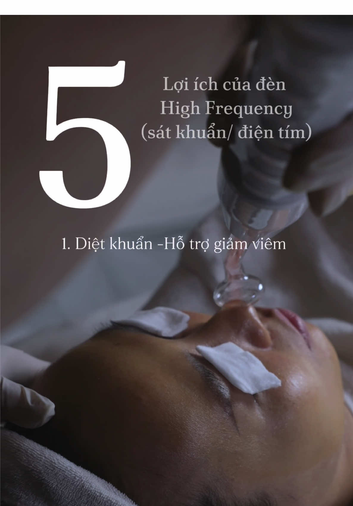 Lợi ích của việc sát khuẩn điện tím sau lấy nhân mụn #trimundanang #43danang #chamsocdamat #spadanang #nanmunchuanykhoa 