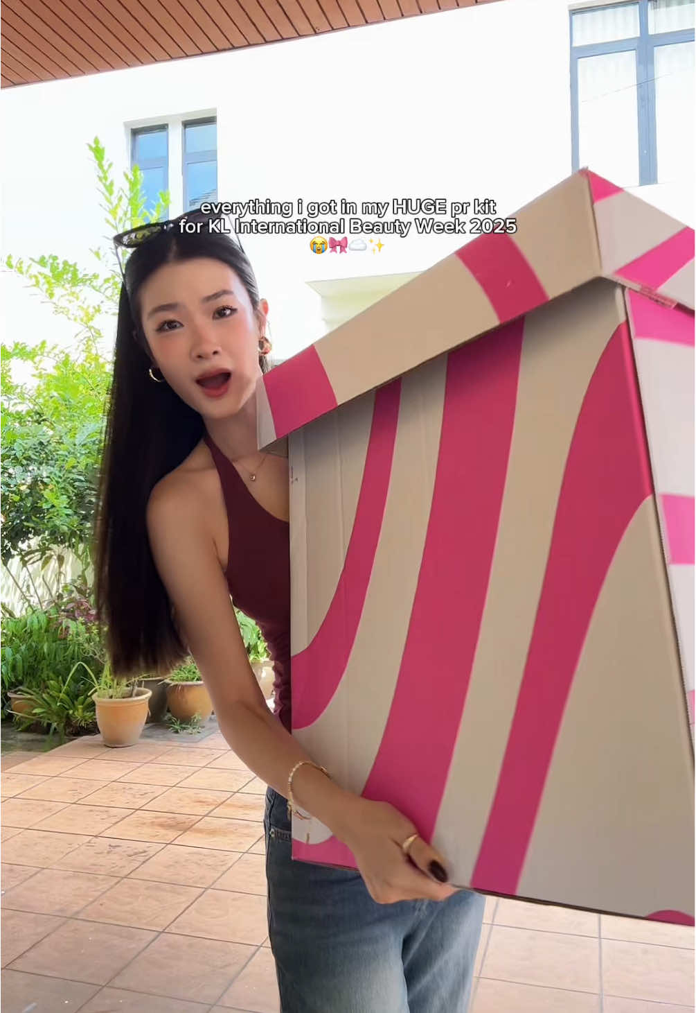 this was so heavy yall HAHA 😭 huge pr box unboxing as a content creator in malaysia 🎀✨ thank you soo much @KL International Beauty Week @guardian Malaysia ❤️🫶  📆 24-26 Oct 2025 📍MVEC Mid Valley  Go pre-register for your KLIBW tickets via Ticket2U to snag a free goodie bag (limited to 3,000 pax daily)🤭🎀  Also, get the Beauty Express Ticket (RM38) to enjoy a premium goodie bag worth RM100!🥰❤️See you there <3 #KLIBW25 #KLIBW #KLBeautyWeek #IYKYK #GuardianMY 