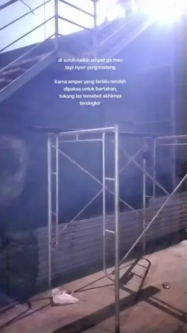 dunia pengelesan itu jahat ternyata 😂#kuli #tukanglas #welderindonesia🇮🇩 #welder #mentahanvideo 