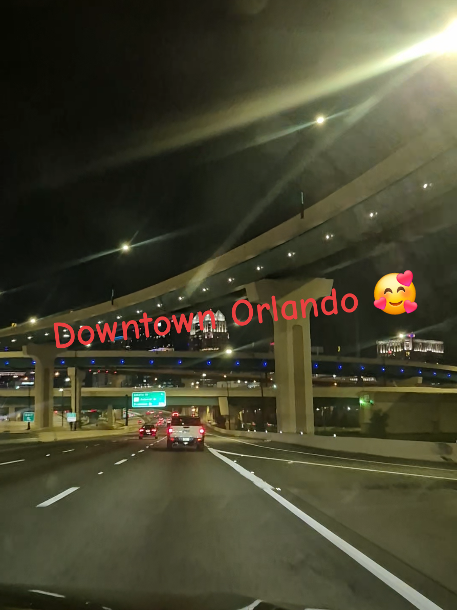 🚘🚘 Vibes! ☺️😊 #sunshinestate #music #downtownorlando #lights #feelsgood 🌴🌴