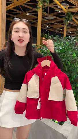 Áo khoác của bọn trẻ con giờ làm đưpj thật#aokhoac #aokhoacchobe #aogiochobe #mebunday 