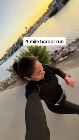 4 mile run club run 🏃🏽‍♀️🌅 #run #runclub #runnergirl #4milerun #Running 