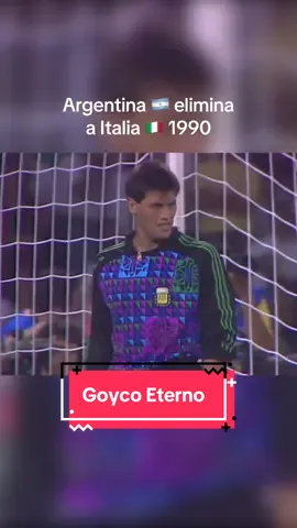 #Argentina 🇦🇷 elimina a #Italia 🇮🇹 en su mundial en 1990 - Goycochea atajó 2 penales y fue la figura . #Maradona & #Caniggia #worldcup Pura mística… para la gilada 😊 