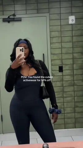 Feeling super snatched and the leggings have pockets 😌I will be buying more! #OOTD #justgirlythings #fyp #workoutfit #activewear 