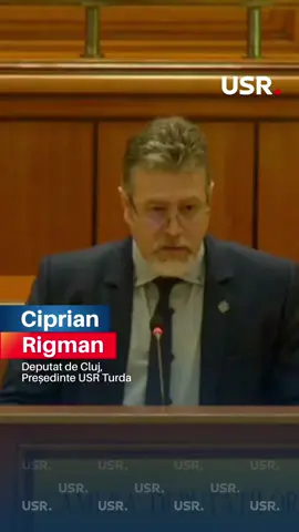 Politicul trebuie scos din școli! Accederea la conducerea școlilor și liceelor, dar și în funcțiile de inspector școlar, nu trebuie făcute în baza carnetelor de partid, ci prin evaluarea obiectivă a pregătirii, experienței și performanței. Asta, pentru că munca din educație nu se face pentru viitorul unui partid, ci al unei țări. #Educatie #USR #USRCluj #USRTurda #CiprianRgman .