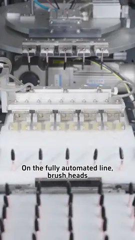 🤖 Meet the future of beauty manufacturing — our high-tech automatic assembly machine builds brushes faster than ever! #Gracedo #beauty #makeupbrush #Tech #customize    