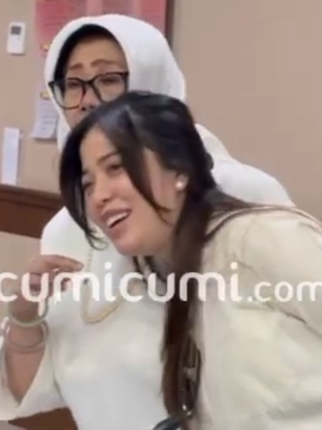 dokter kamelia dan ibu angkat ammar zoni memberi semangat ammar zoni saat sidang #ammarzoni 