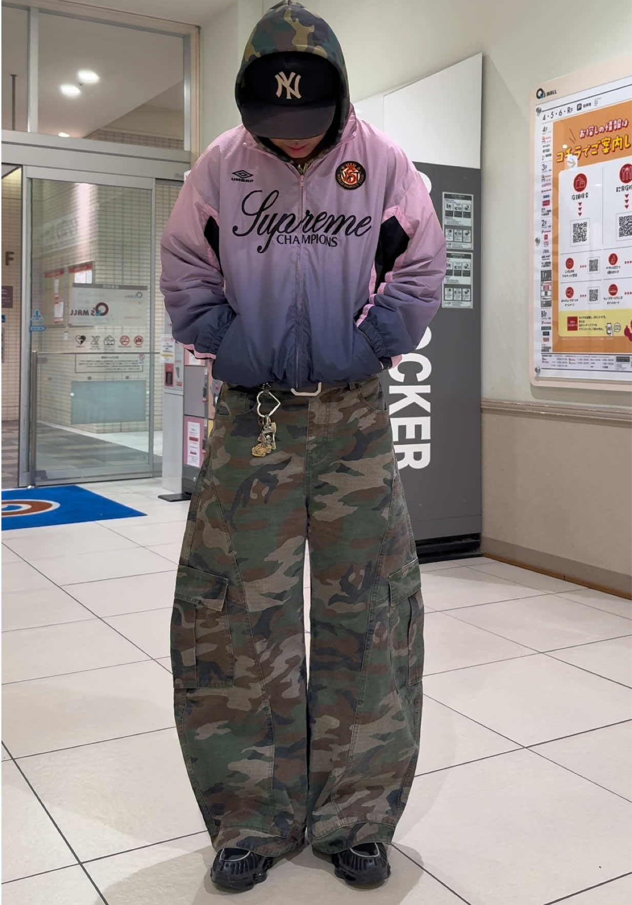 今の小学生妖怪ウォッチ知らないのガチ🤔そんな事よりsupreme UMBRO 可愛すぎる😍数極小だったけど買えましたか🤩#fyp #fashion #OOTD #outfit #pr @地底人ONLINE 