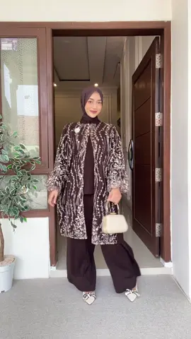 Yang jumbo jangan minder dulu 😍 ada oneset kece yang bikin tampil makin elegan dan nyaman seharian! #onesetbigsize #oneset #fyp #OOTD #inspirasioutfit 
