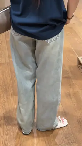 Quần Jeans Nữ Lưng Cao Ống Rộng Dáng Suông Thêu Túi Màu Xanh Nhạt #quanjean #quanjeannu #quanjeansuong #thoitrangnu #xuhuong 