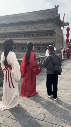 Tiểu nhị cho ta 2 vò rượu... #nghethuat #canhdep #chupanh #trend #vario 