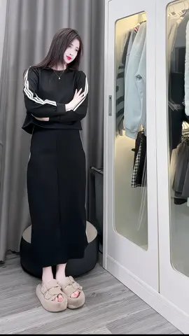 Set Bộ nữ thể thao, Bộ áo crotop phối chân váy sọc #bothethaonu #setvayao #setbonu #setdoxinh #thoitrangnu 